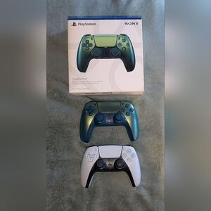 2 Sony Playstation 5 DualSense Wireless Controllers - Teal/White
